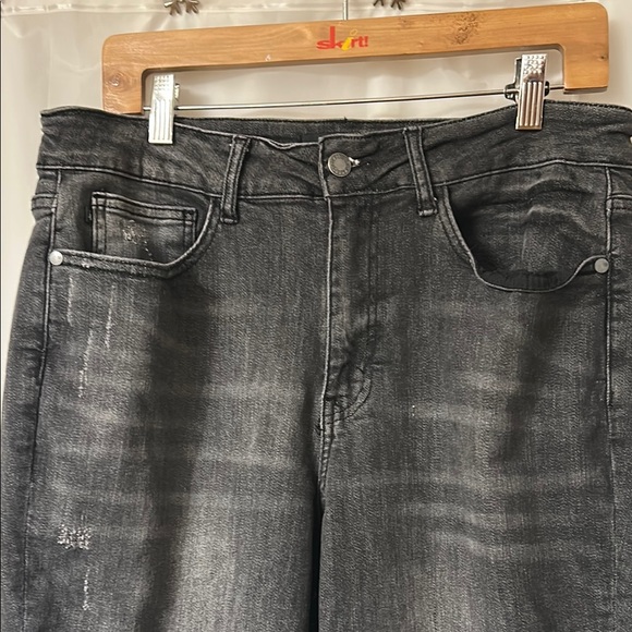 Women’s Judy Blue black slightly distressed skinny fit capri jeans Size 14W - Picture 3 of 12